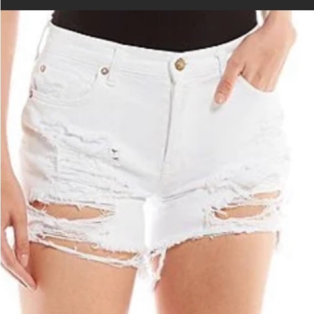NWT Free People We The Free white distressed mid rise short, size 26